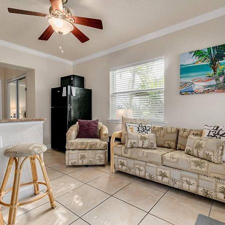Steps To The Beach And Restaurants! - Coconut Villa'S Suite 1 St. Pete Beach Exteriör bild