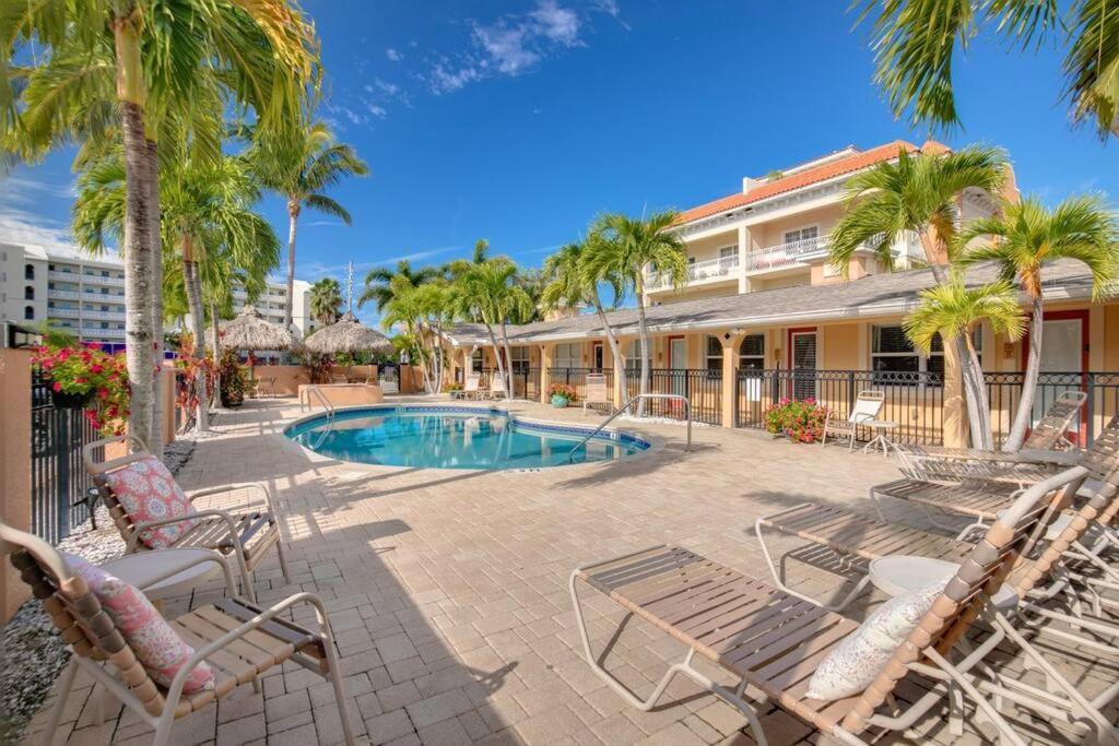 Steps To The Beach And Restaurants! - Coconut Villa'S Suite 1 St. Pete Beach Exteriör bild