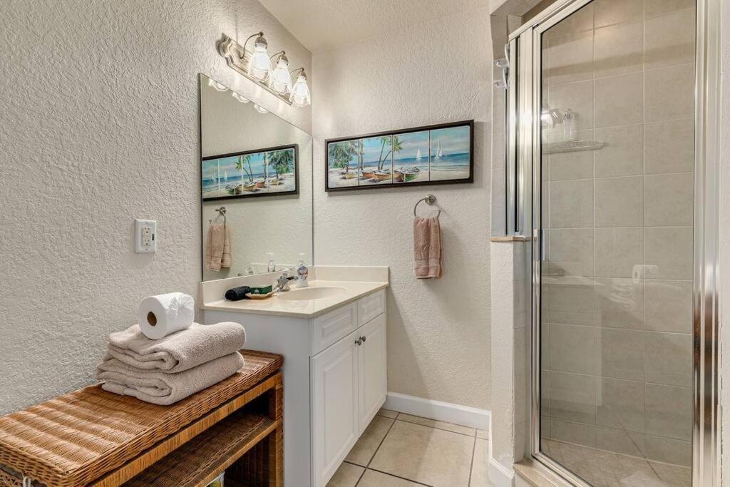 Steps To The Beach And Restaurants! - Coconut Villa'S Suite 1 St. Pete Beach Exteriör bild
