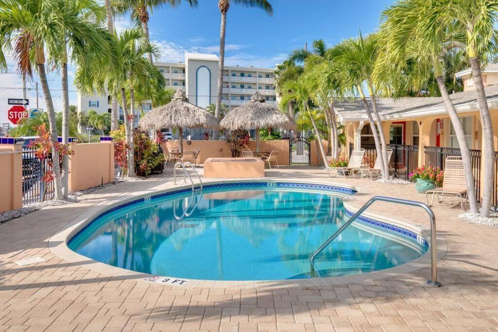 Steps To The Beach And Restaurants! - Coconut Villa'S Suite 1 St. Pete Beach Exteriör bild